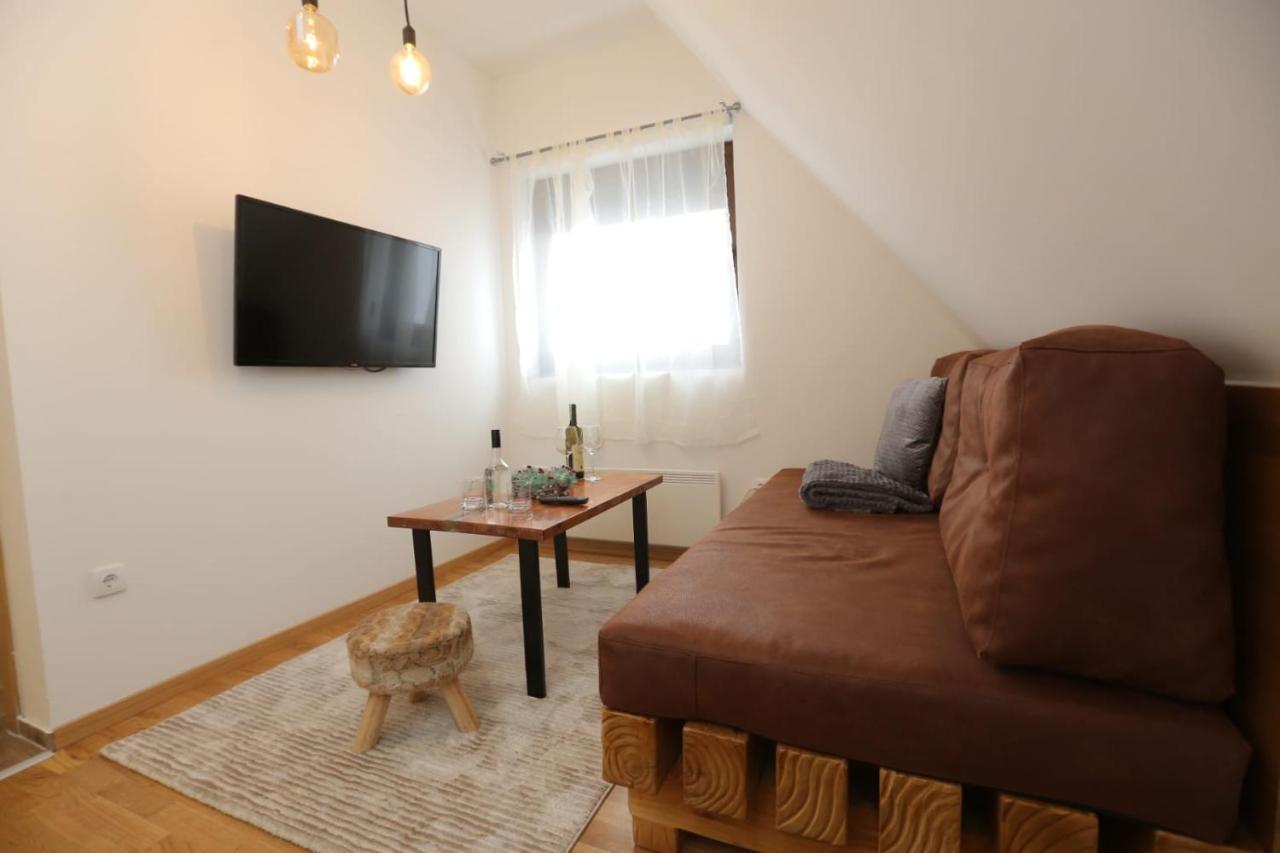 Wood Apartmani - Vila Zimska Idila ยาโฮรินา ภายนอก รูปภาพ