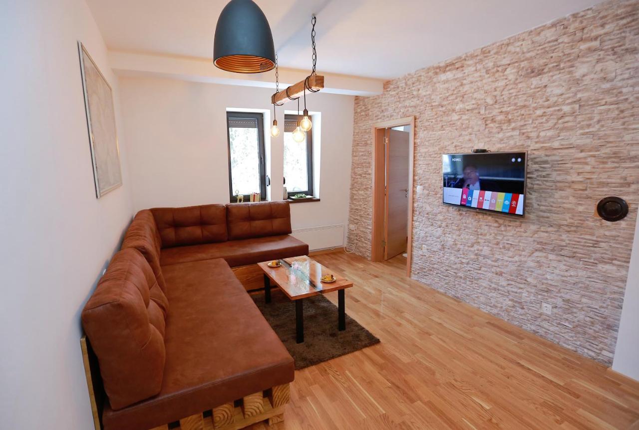 Wood Apartmani - Vila Zimska Idila ยาโฮรินา ภายนอก รูปภาพ