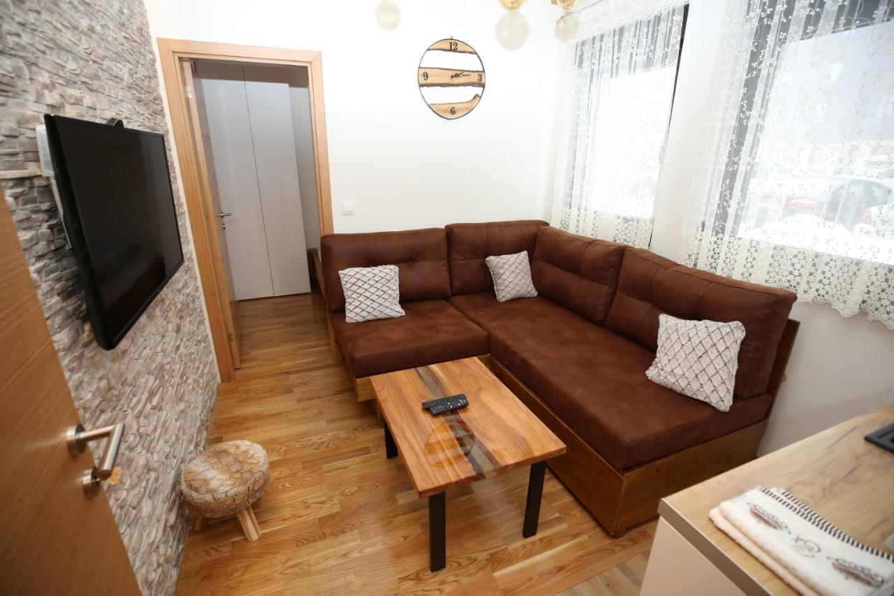 Wood Apartmani - Vila Zimska Idila ยาโฮรินา ภายนอก รูปภาพ
